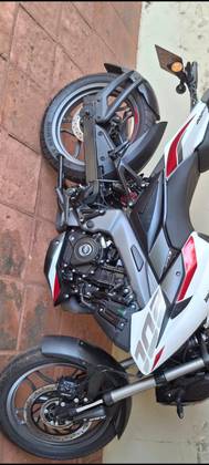 BAJAJ DOMINAR 200 